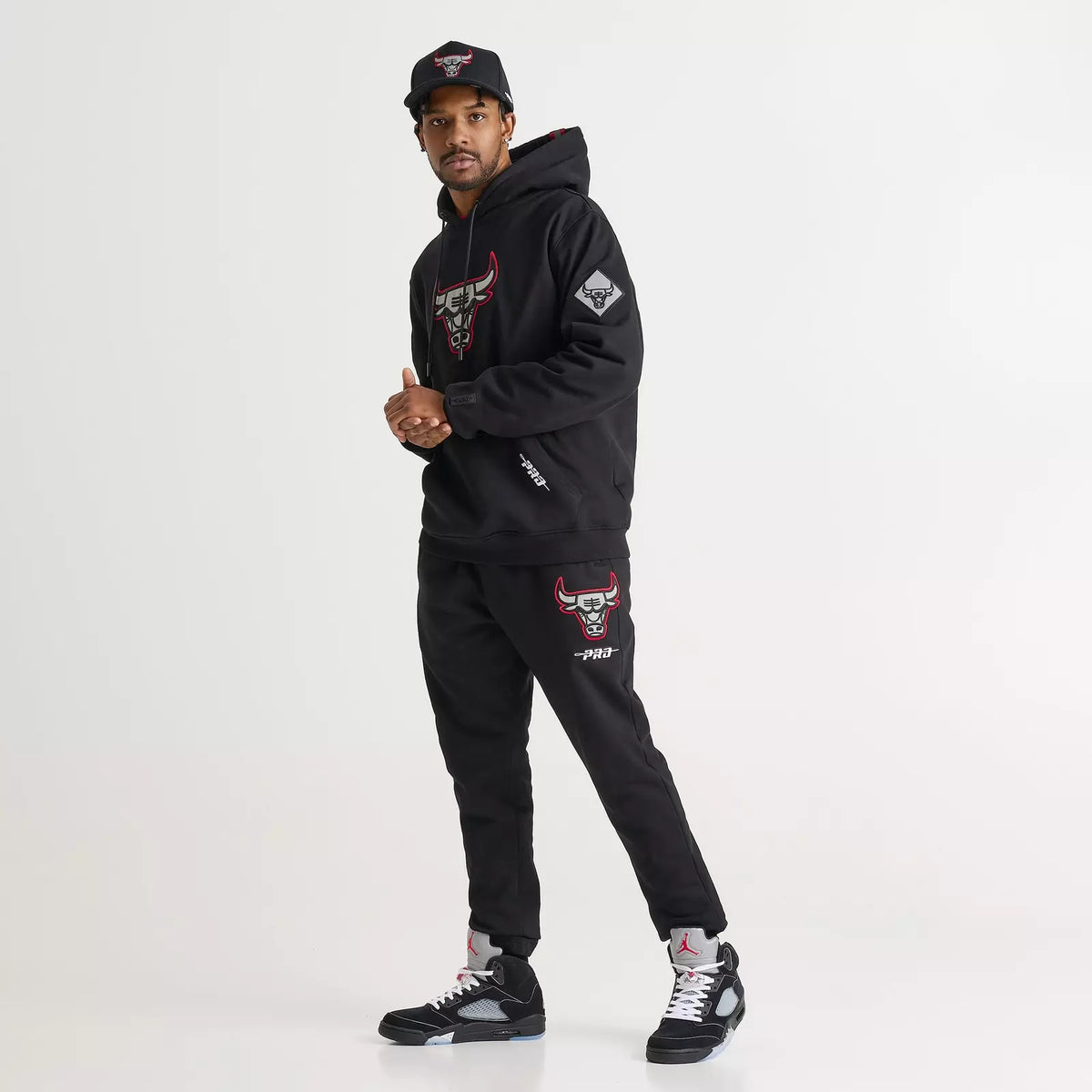 Men's Pro Standard Chicago Bulls NBA Reflective Logo Fleece Jogger Pants